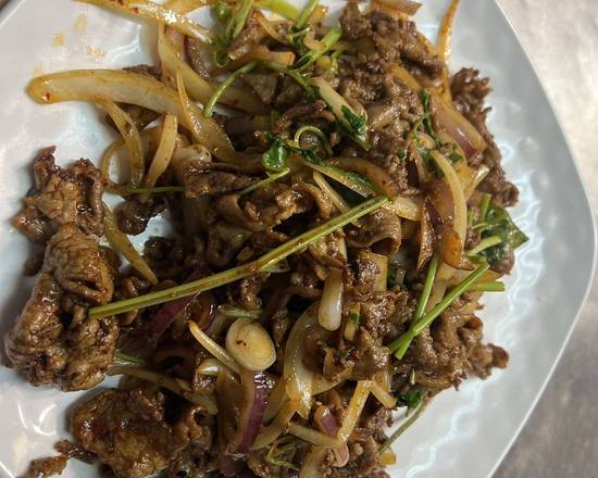 贝勒爷羊肉 Pan-fired sliced lamb with cumin and onion